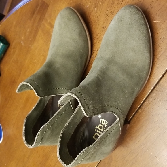 Green suede booties - Picture 1 of 9